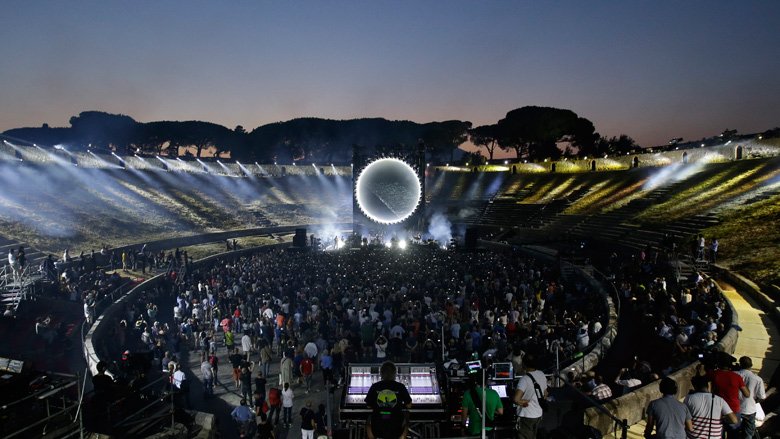 David-Gilmour-Pompeii-2016-FOH.jpg