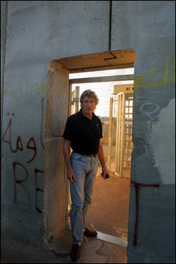 Roger Waters Graffitis Wall in Palestine!