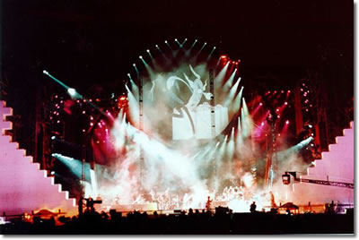 Pink Floyd The Wall - Wall was built up to completely separate the audience from the band in the first half, then torn down in the second!