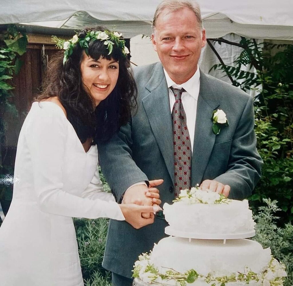 1994 David Gilmour and Polly Samson wedding wedding cake cutting