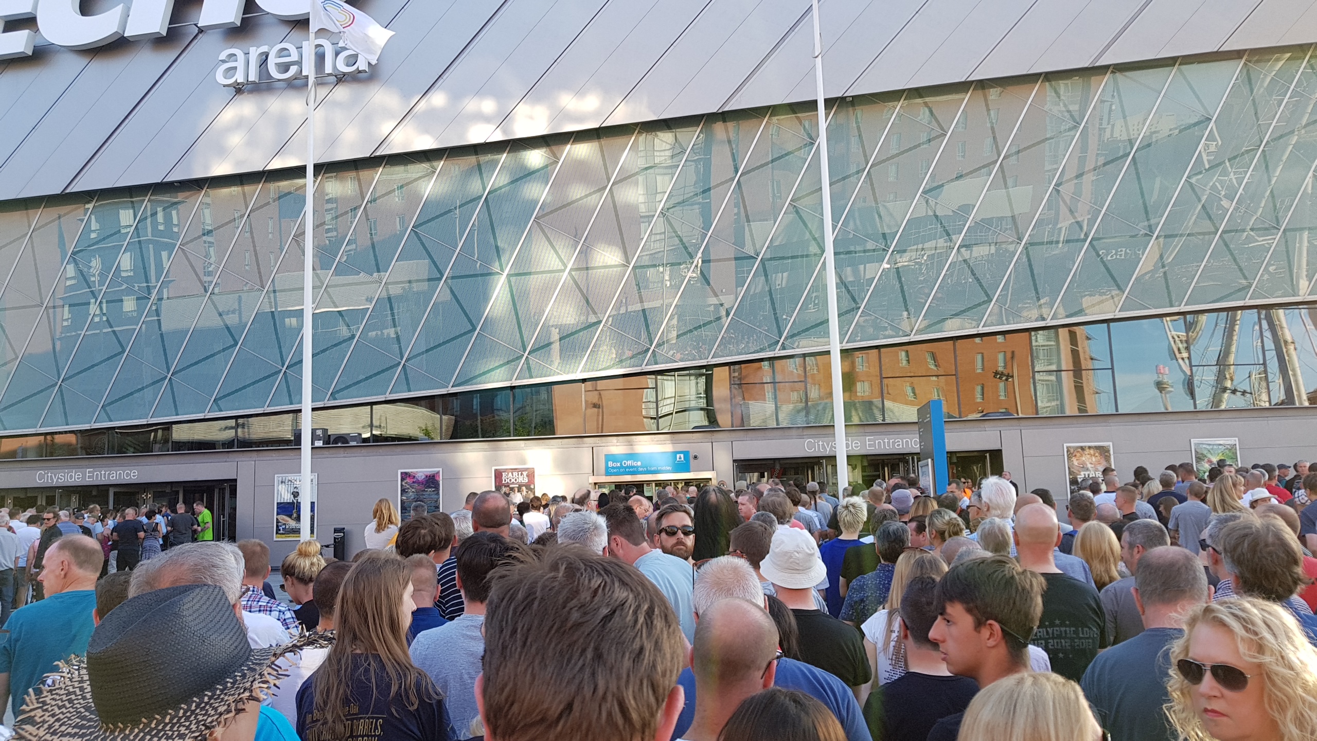 Liverpool Echo Arena Queues to Get In