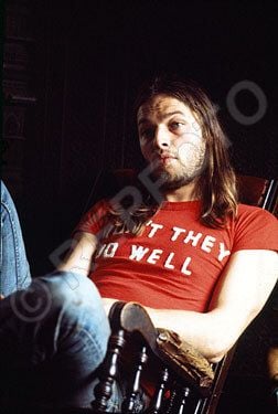 1973- 03 David Gilmour at home in London – 15