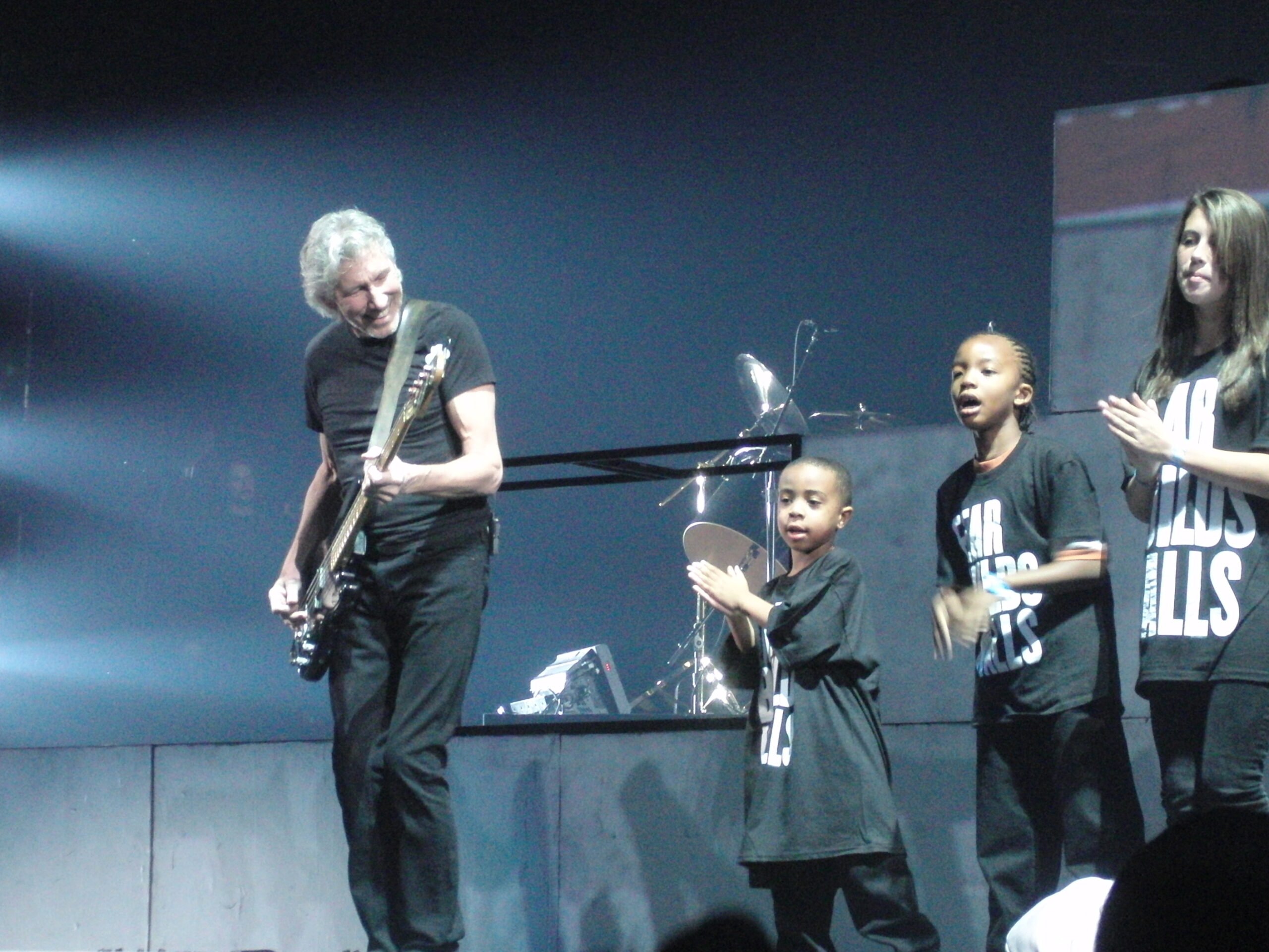 2010-11-03 - Roger Waters - Izod Center | The Wall Photos