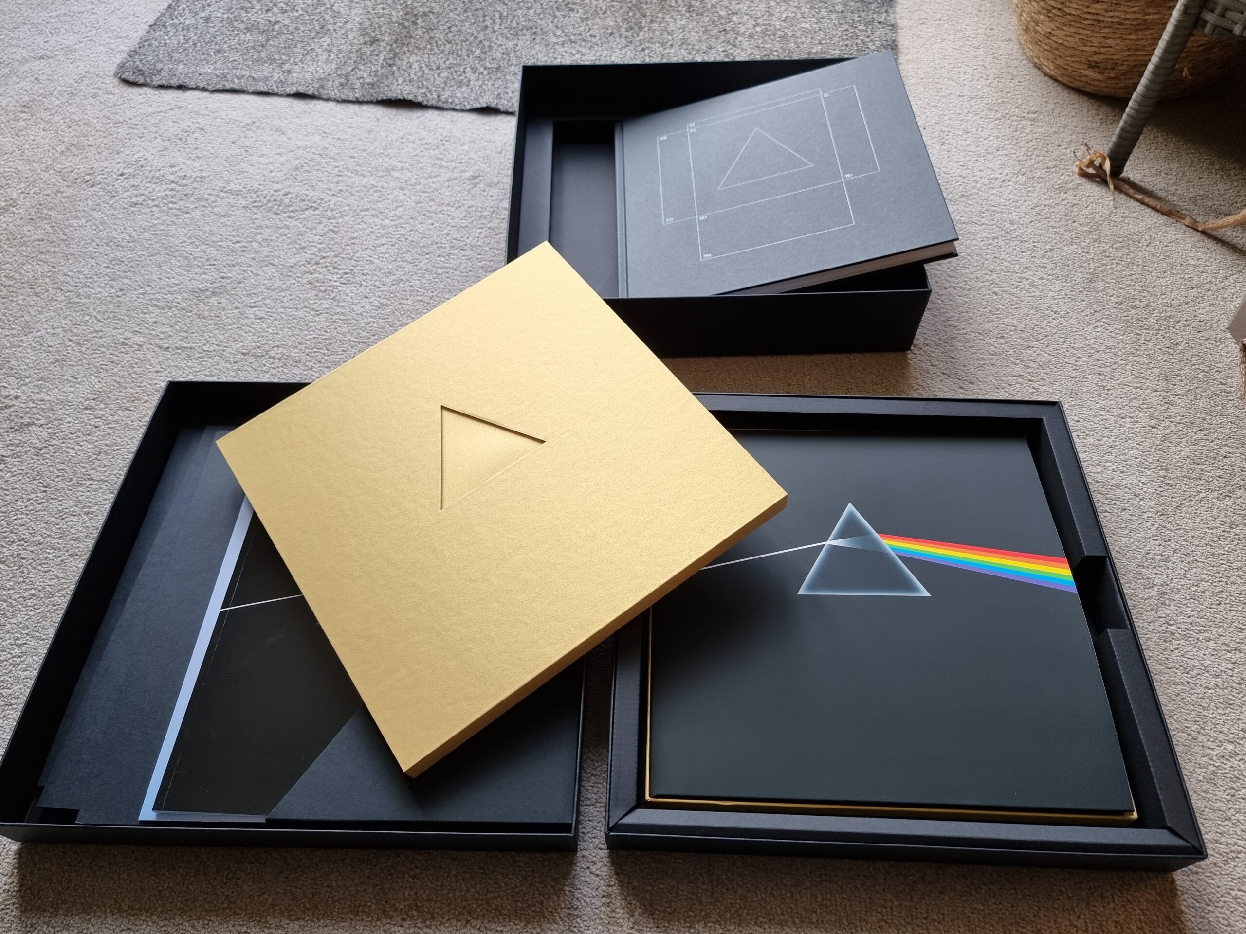 2023-03-24 Dark Side of the Moon Unboxing
