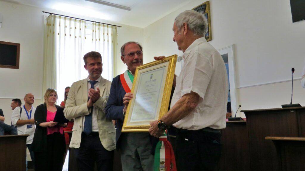Nick Mason in Pompeii receiving the honor