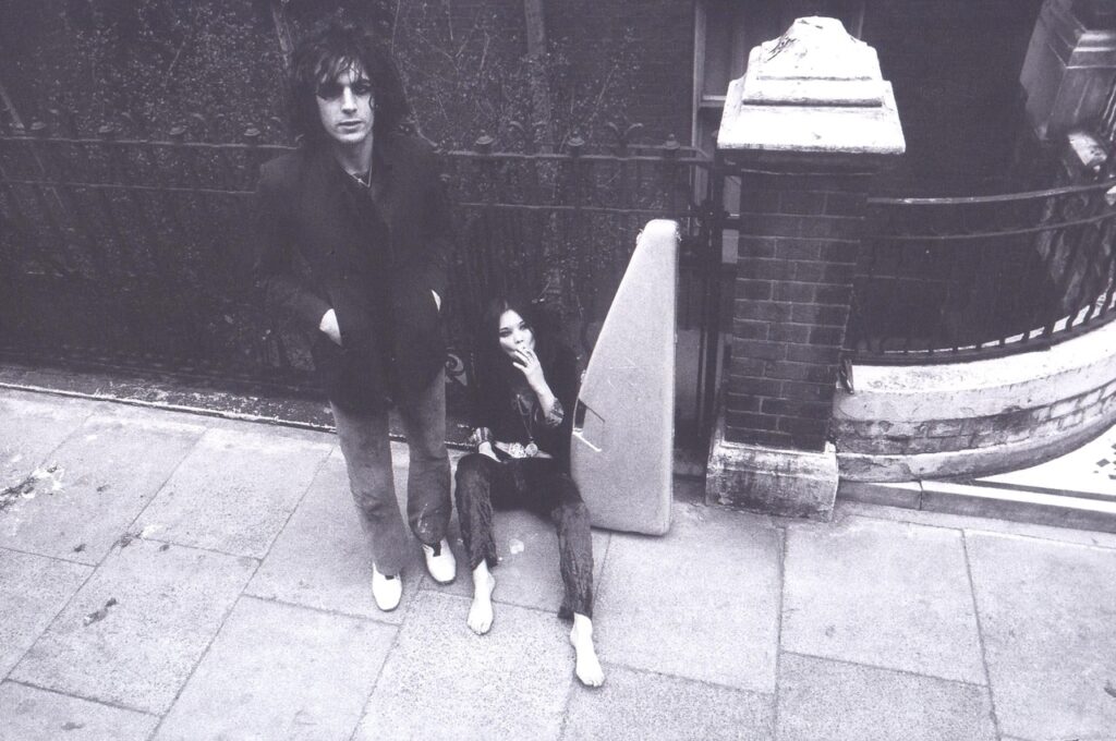 Iggy the Eskimo with Syd Barrett outside