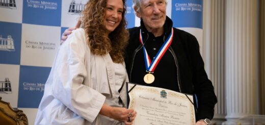 Roger Waters Pedro Ernesto Medal Brazil pic 1