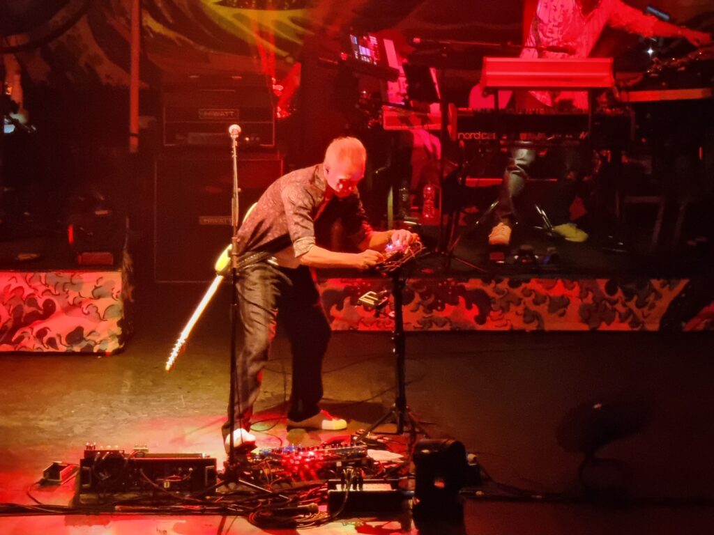 10 Gary Kemp improvising