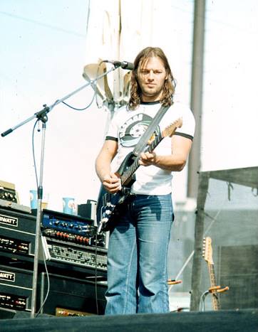 1977-06-15 David Gilmour County Stadium, Milwaukee, Wisconsin US Animals In The Flesh Tour 77