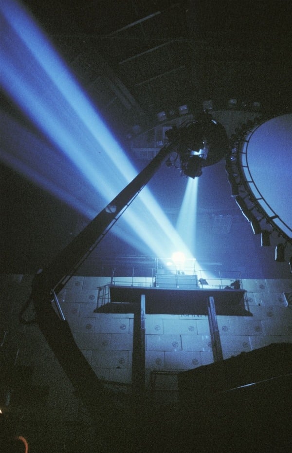 1980 Comfortably Numb from backstage behind the wall