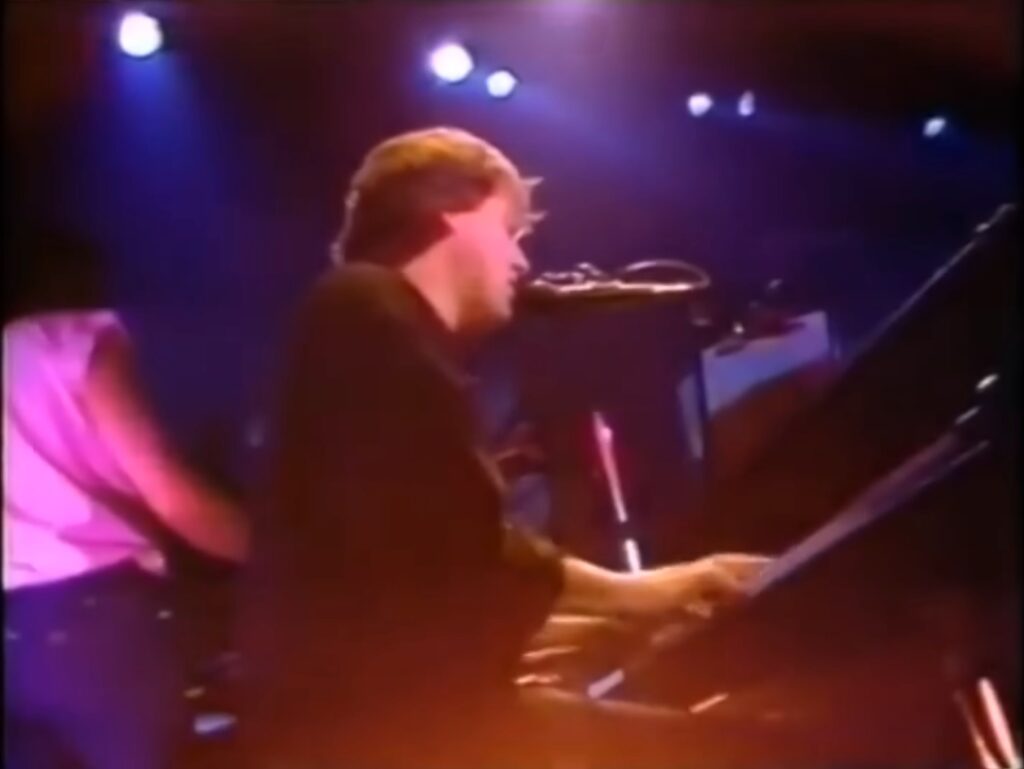 1984 David Gilmour playing piano live at Hammersmith Odeon
